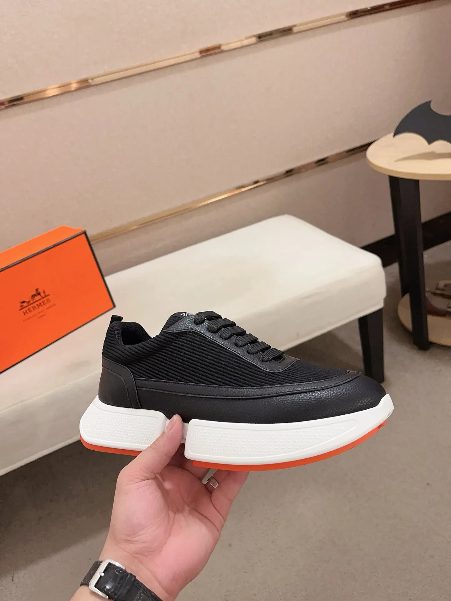 Men's clothing and shoes💰: 440💰《HERMES》【Classic original single version】Hermès; top 🔝purchasing agent🔍🔍men's latest 🇺🇸 counter sales simultaneously, imported from Italy original ▲▲cowhide ▲▲ (high-end, nobility, class) ) Exquisite workmanship (Italian 🇮🇹 imported water-dyed 🐂 cowhide lining) sole: original sole provided by the original factory, ⚠️exclusive double-layer activity·TPR·rubber·combined molded outsole; super comfortable·wear-resistant·non-slip·environmental protection The real thing is more beautiful if you take the real thing (high quality, follow the order). You can enter and exit the counter at will * Number of yards: 38-44 (45 can be customized and cannot be returned or exchanged)
